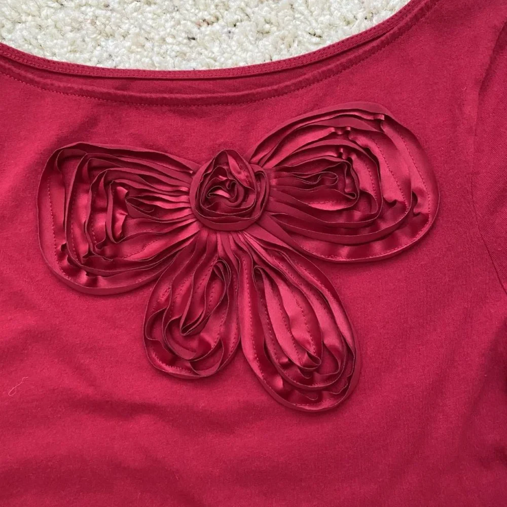 Ann Taylor LOFT red top with flower applique size small women - Picture 3 of 4